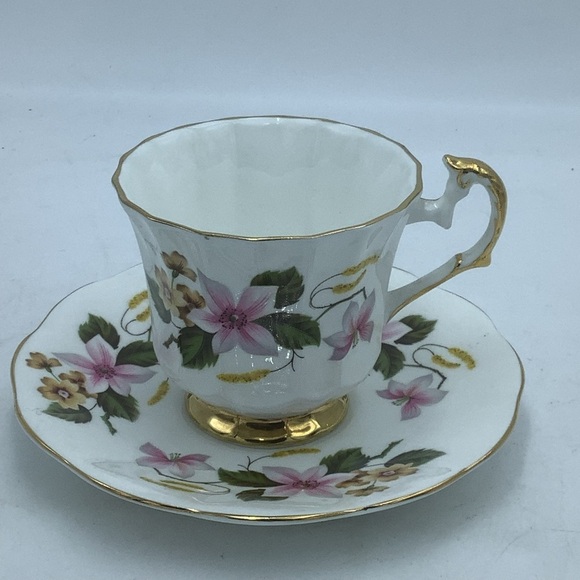 Taylor and Kent England Elizabethan Fine Bone China Teacup and Saucer - Picture 1 of 13